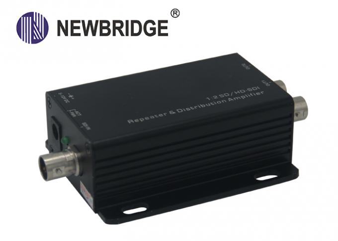 HD SDI信号の中継器1からBNCのコネクターが付いている2中継器